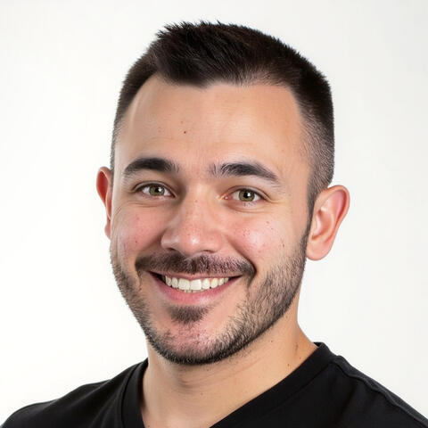 Headshot Headshot casual Travis Campbell